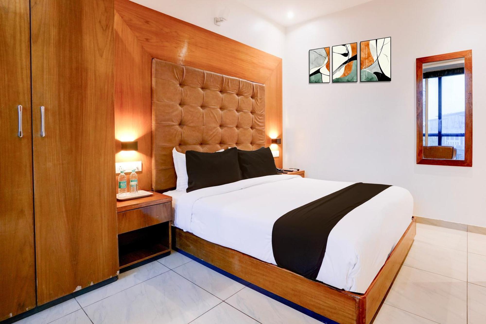 Super Townhouse Oak Times Square Le Western Hotel Mumbai