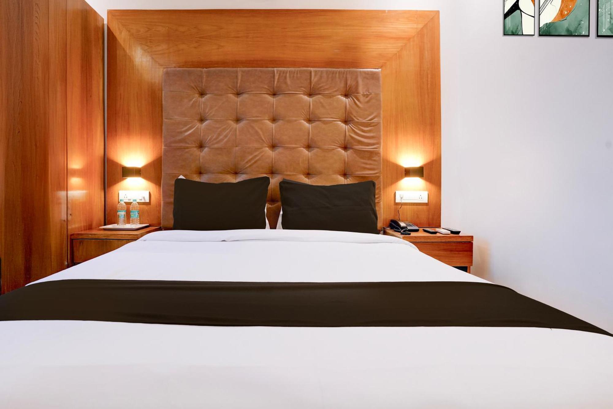 Super Townhouse Oak Times Square Le Western Hotel 3*