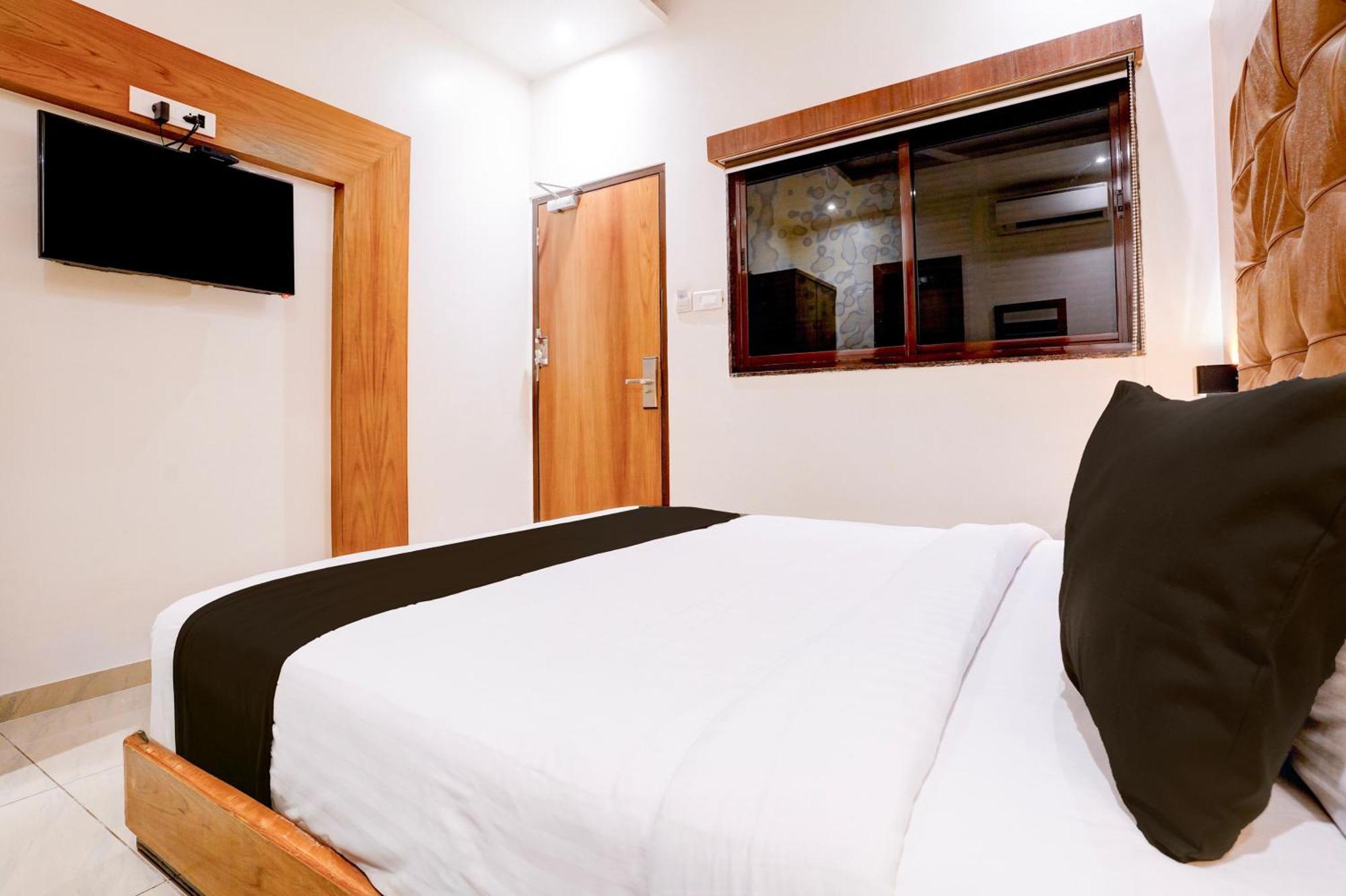 Super Townhouse Oak Times Square Le Western Hotel Mumbai